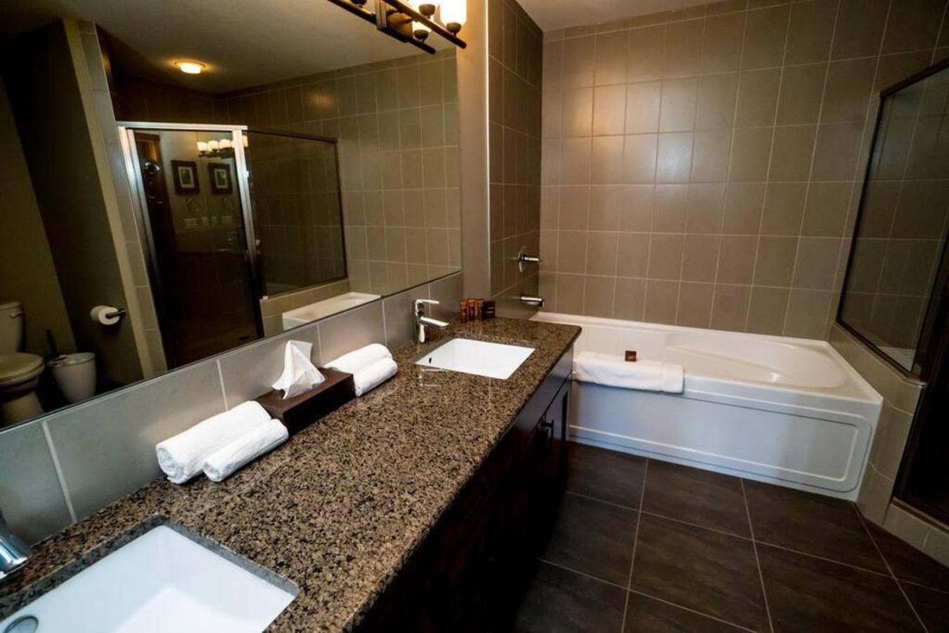 Spacious Penthouse Suite-King Beds-Pool & Hot Tub 坎莫尔 外观 照片