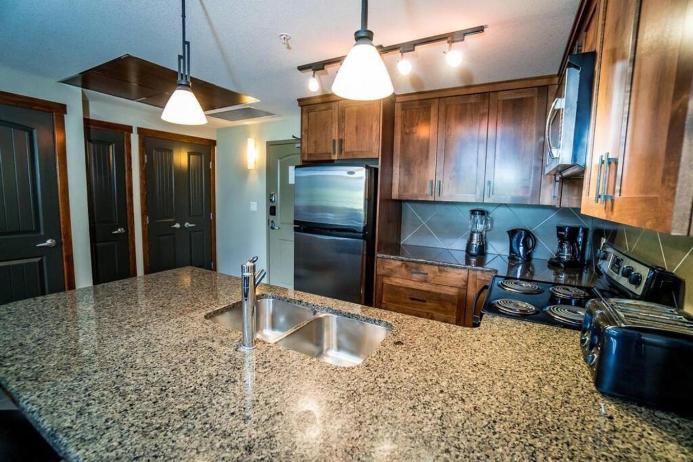 Spacious Penthouse Suite-King Beds-Pool & Hot Tub 坎莫尔 外观 照片