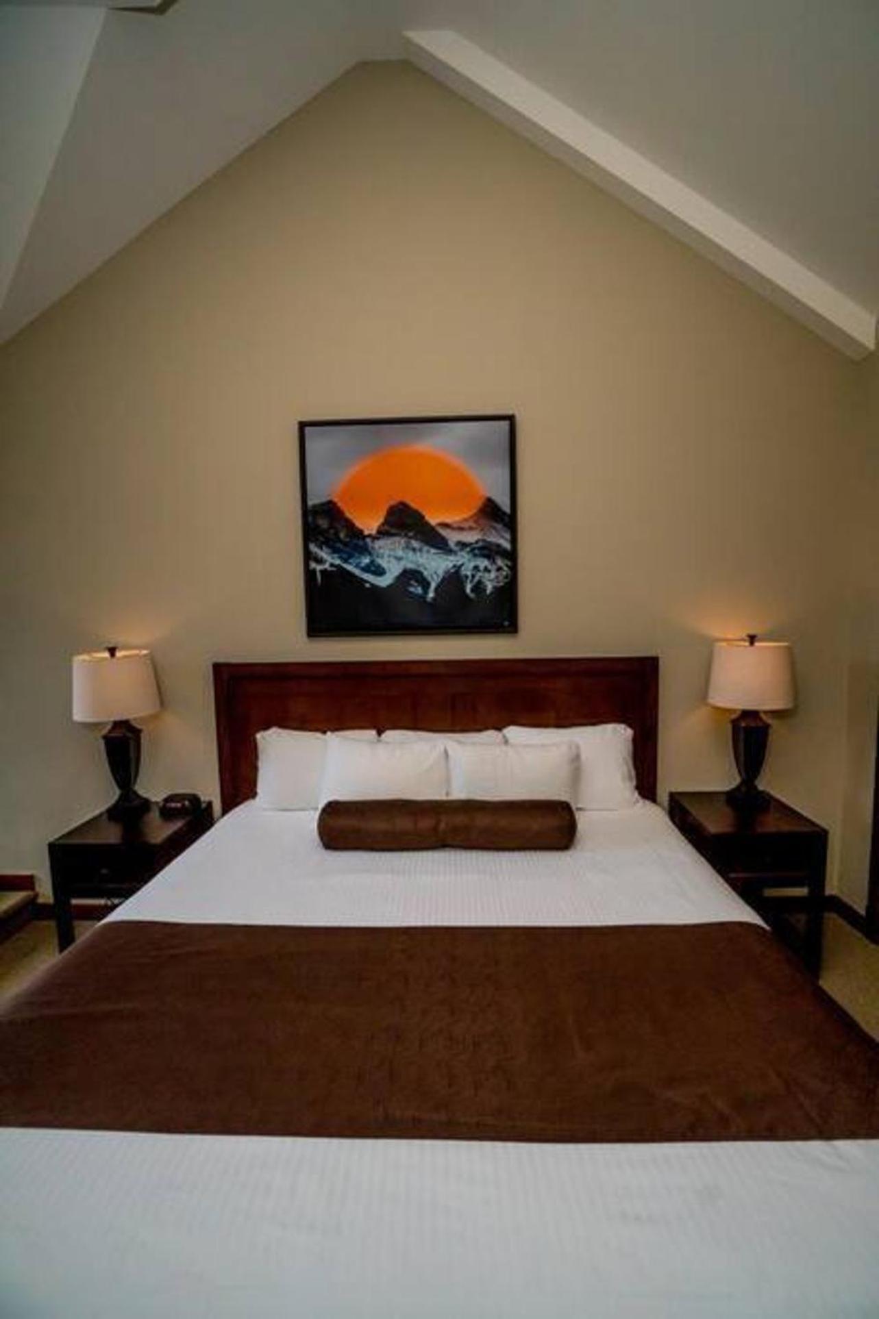 Spacious Penthouse Suite-King Beds-Pool & Hot Tub 坎莫尔 外观 照片