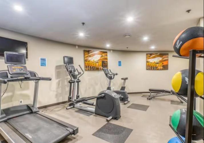 Spacious Penthouse Suite-King Beds-Pool & Hot Tub 坎莫尔 外观 照片